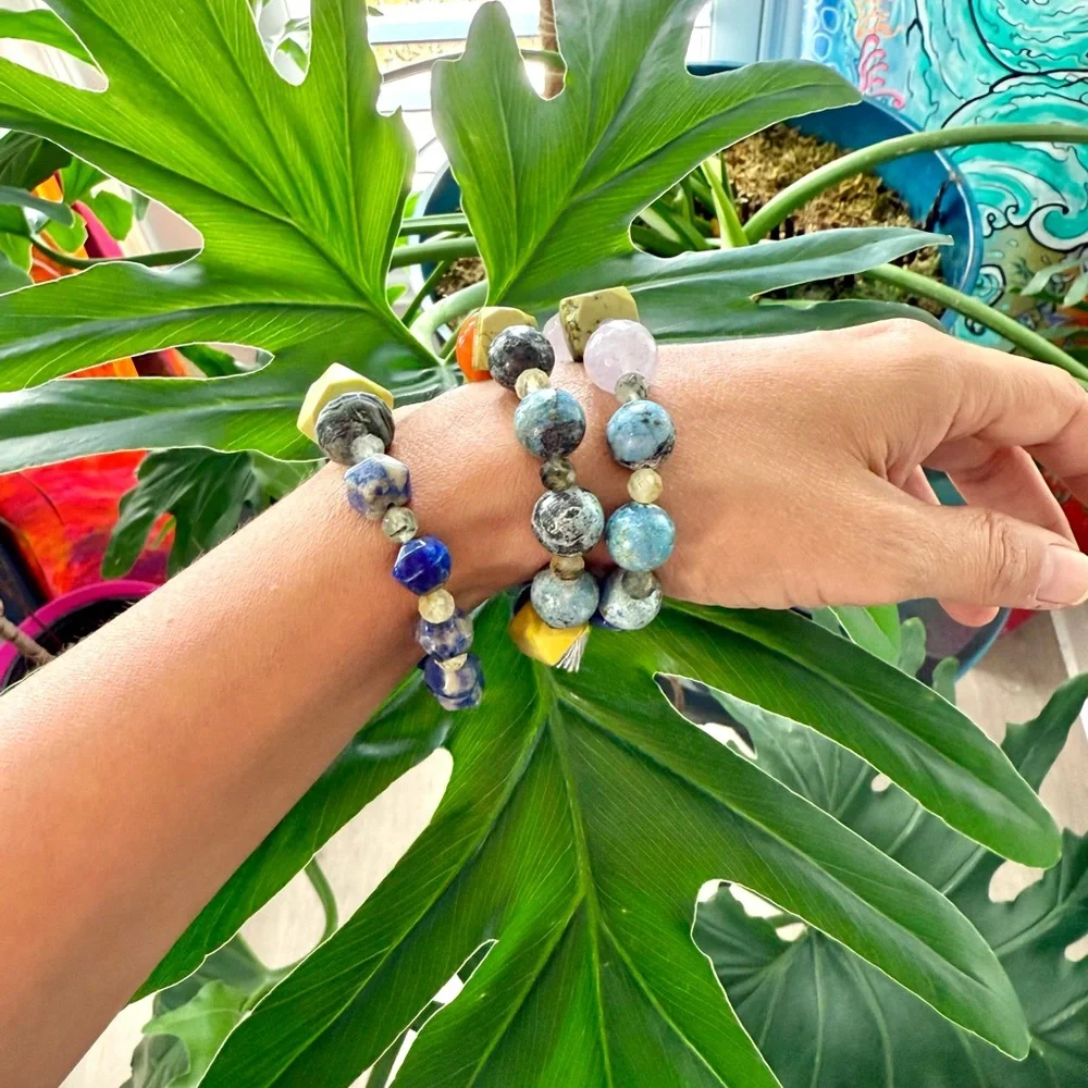 Serpentine, Jasper, Prehnite & Sodalite Bracelet (one) - Picture 7 of 8